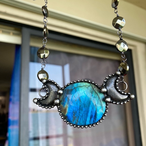 Natural blue iridescent flash labradorite gemstone triple moon goddess necklace - Picture 12 of 13